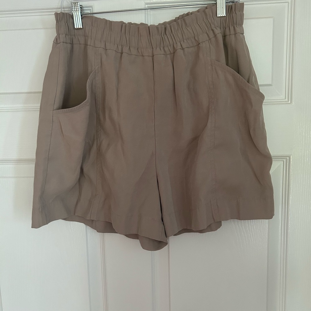 Simply Vera Wang Tan Shorts Size L